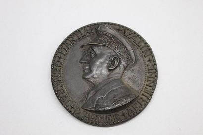 Médaille en bronze représentant le Maréchal...