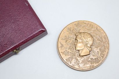 Médaille en bronze des Xèmes Jeux Olympiques...