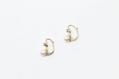 Paire de boucles d'oreille dormeuse en or...