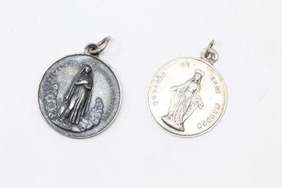 Deux médailles religieuses en argent XIXe....