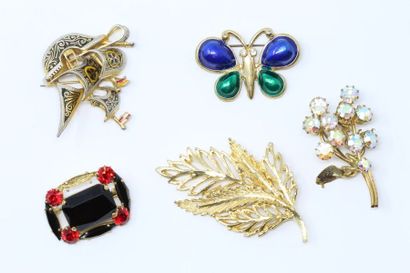 Ensemble de cinq broches fantaisie moder...