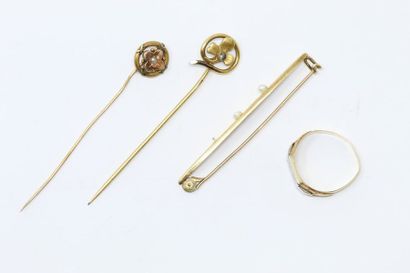Ensemble en or jaune 18k (750) composé :

d'une...