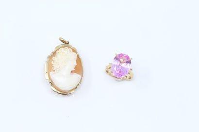 Lot d'or jaune 18k (750) comprenant : 

-...