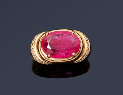 Bague de genre chevalière en or jaune 18K...