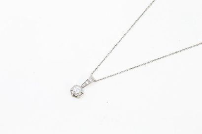 Pendentif en or gris 18K (750), ornée d'un...