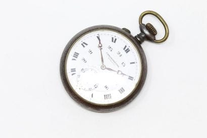 Chronomètre en acier, cadran à fond blanc...