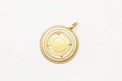 Pendentif ajouré en or jaune 18k (750) une...