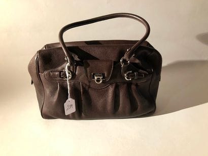 Salvatore FERRAGAMO

Sac 30cm en veau grainé...