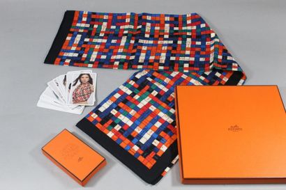HERMES carré en soie modèle 
