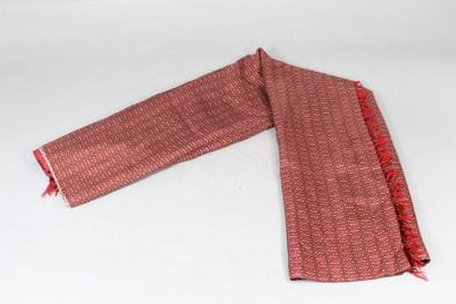 HERMES Paris 

Echarpe d'homme en soie fond...