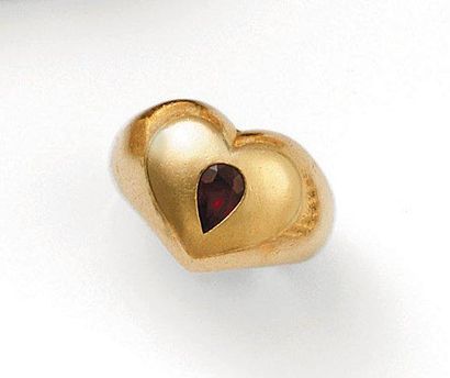 Bague coeur en or jaune uni serti d'un petit...
