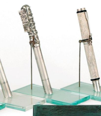 Stylo à plume en argent, le corps uni, le...