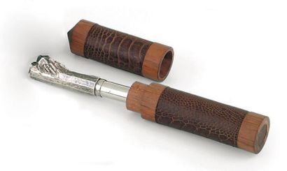 Stylo à plume en argent, le corps uni, le...