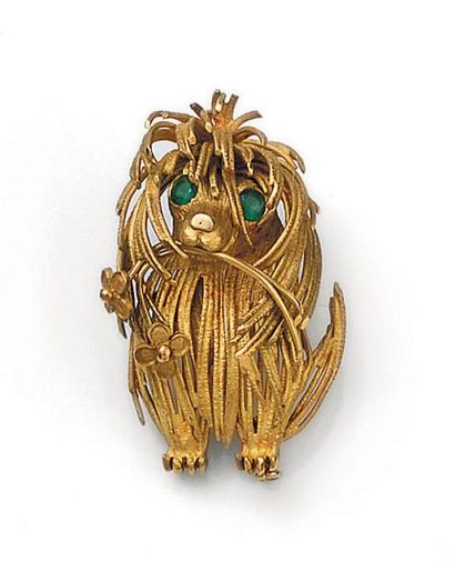 Broche figurant un chien en or jaune, les...