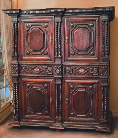 Armoire Malouine en chêne sculpté du XVIIe...