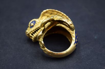 Bague en or jaune 18K (750) formant un cobra...