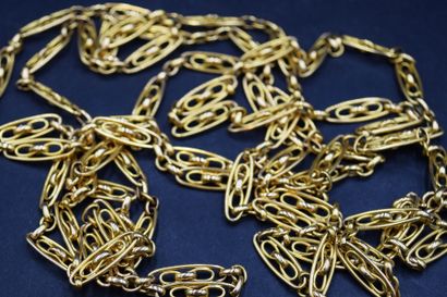 Sautoir en or jaune 14K (585) à maille navette...