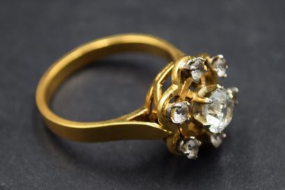 Bague en or jaune 18k (750) ornée de pierres...