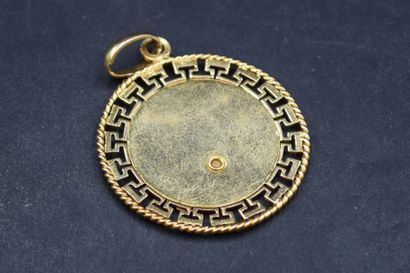 Médaille religieuse en or jaune 18K (750)...