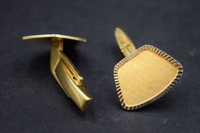Paire de boutons de manchettes en or jaune...