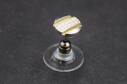 CHAUMET
Clou d'oreille orphelin, en or gris...