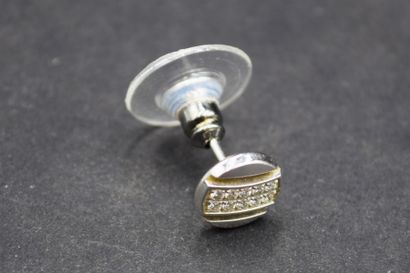 CHAUMET
Clou d'oreille orphelin, en or gris...