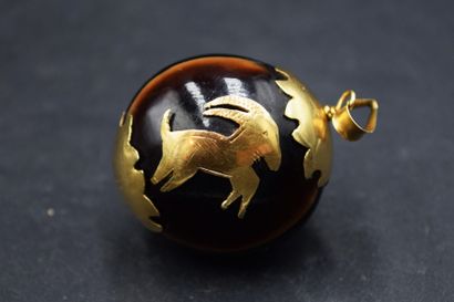 Pendentif boule en or jaune 14k (585) à décor...