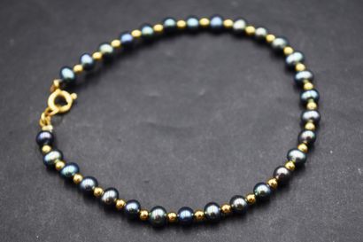 Bracelet en or jaune 18k (750) et perles...