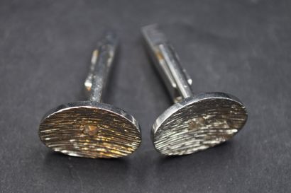 Paire de boutons de manchettes ovale en or...