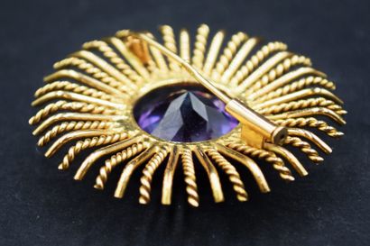 Broche ronde en or jaune 18K (750) sertie...