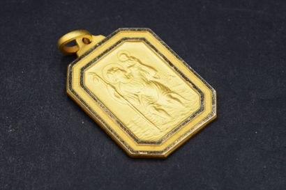 Médaille en or jaune 18k (750) représentant...