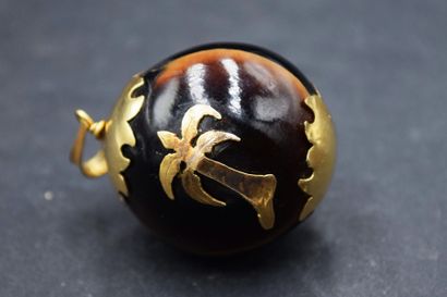 Pendentif boule en or jaune 14k (585) à décor...
