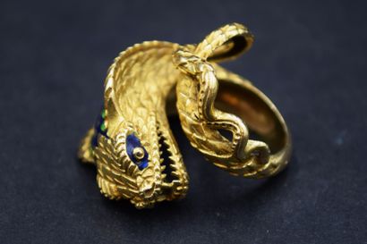Bague en or jaune 18K (750) formant un cobra...