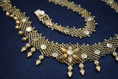 Collier draperie en or jaune 18k (750) avec...