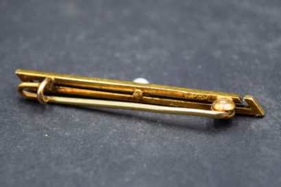 Broche barette en or jaune 14k (585) retenant...