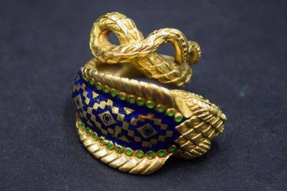 Bague en or jaune 18K (750) formant un cobra...