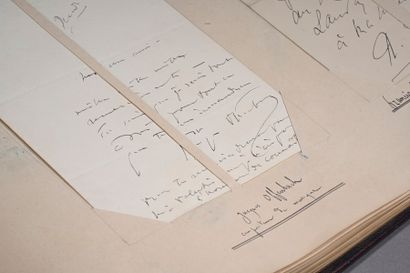 ALBUM D'AUTOGRAPHES.
Album grand in-folio...