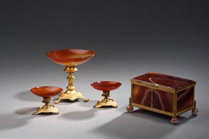 E. G. ZIMMERMANN à HANAU
Garniture en agate...