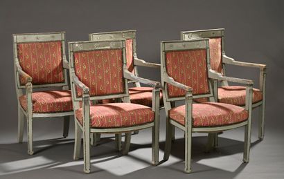 Suite de cinq fauteuils en bois laqué vert...