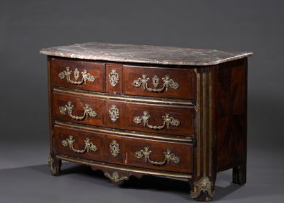 Commode en placage de palissandre de forme...