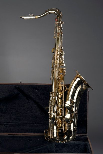 Henri SELMER
Saxophone Alto en métal doré...