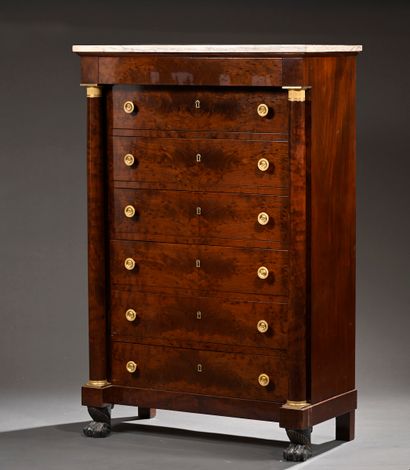 Chiffonier rectangulaire en acajou moucheté...