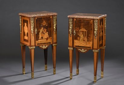 Paire de meubles d'entre-deux en bois de...