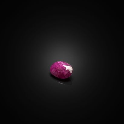 Rubis ovale sur papier.
Dimensions : 11.52...