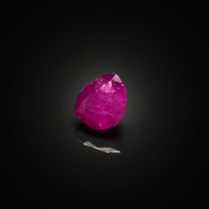 Rubis poire sur papier. 
Poids : 1.18 ct...