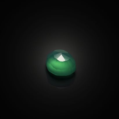 Agate ovale sur papier. 
Poids : 7.34 ct...