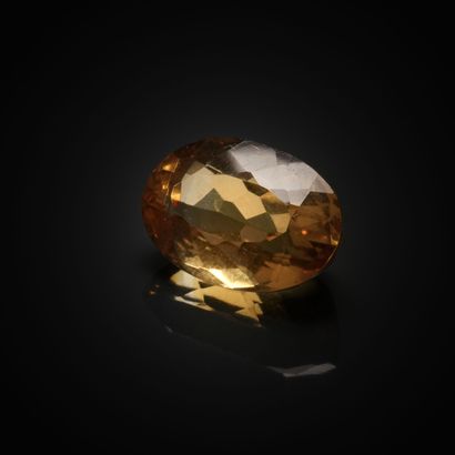 Citrine ovale sur papier. 
Poids : 8.68 ...