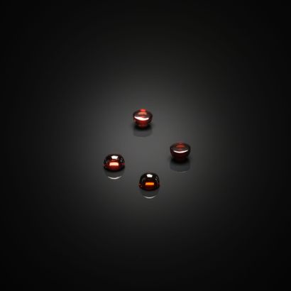 Lot de quatre grenats ronds cabochons sur...
