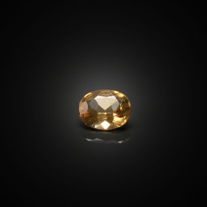 Citrine ovale sur papier. 
Poids : 2.25 ...