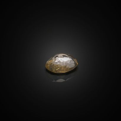 Quartz lemon ovale sur papier. 
Poids : 5.54...